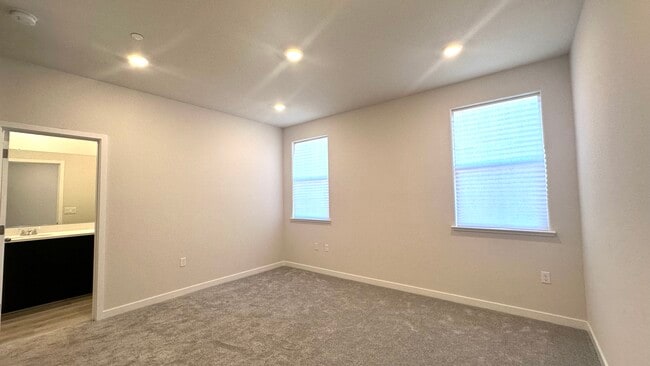 Building Photo - 8024 Pasadena Dr