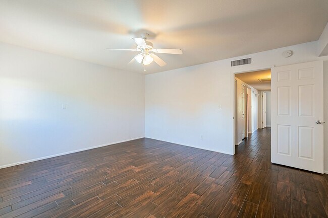 Building Photo - Three Bedrooms & POOL in 85254!