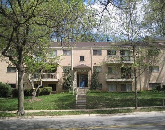 Building Photo - 10600 Montrose Ave