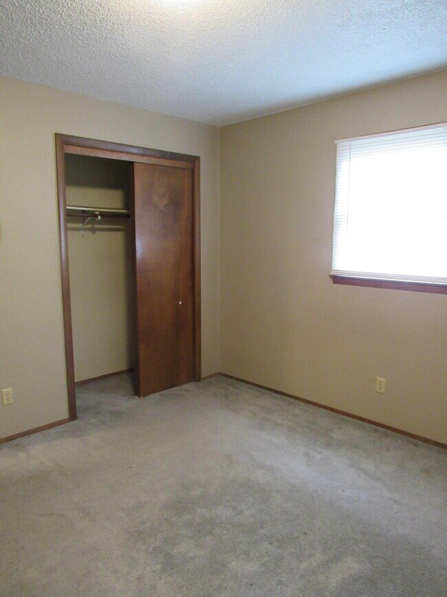 Building Photo - 529 S Olive St