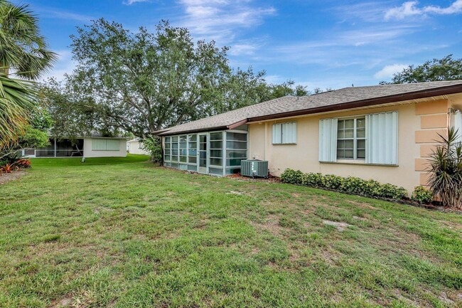 Building Photo - 5840 Summerfield Ct