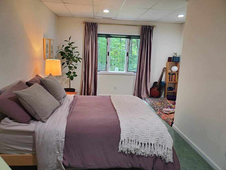 Building Photo - 10 White Birch Dr