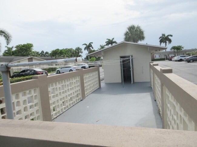 Building Photo - 2572 Emory Dr W