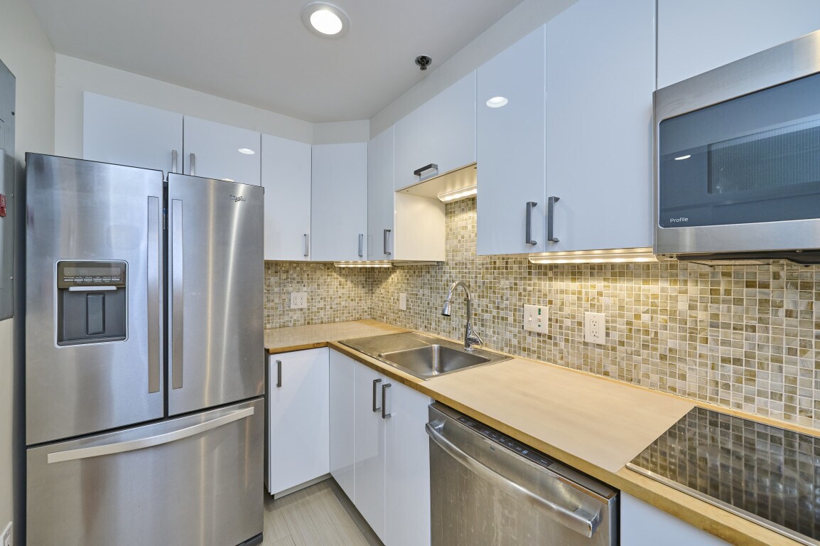 Building Photo - 950 Massachusetts Ave