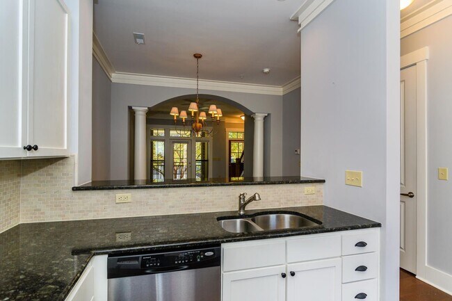 Building Photo - Biltmore Park Townhouse