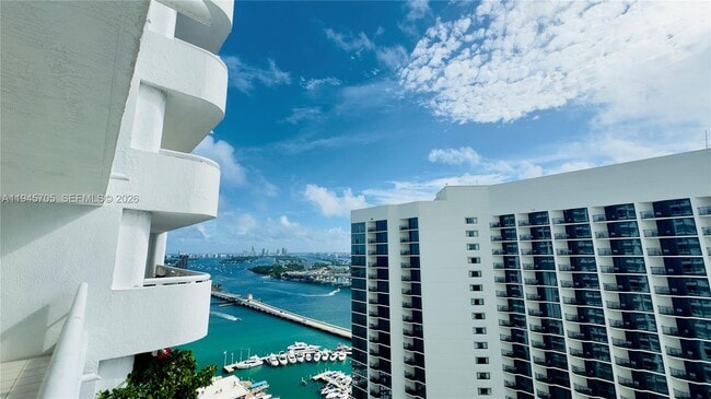 Building Photo - 1717 N Bayshore Dr