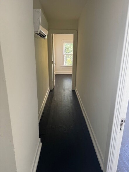 Building Photo - Spacious Newly Remodeled 3 Bedroom - 1/2 O...