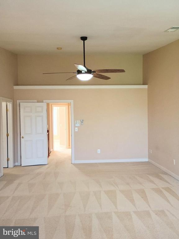 Building Photo - 1043 Hotchkiss Pl