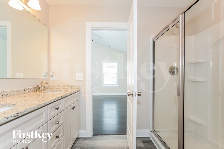 Building Photo - 121 Wintergreen Ct