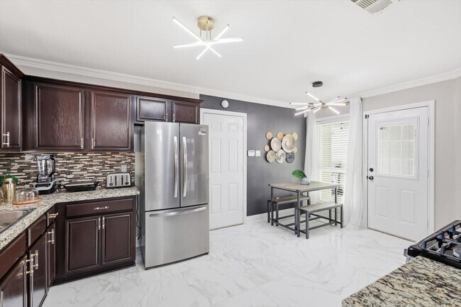 Building Photo - 2720 Wild Grove Ln