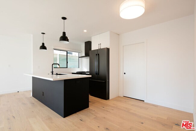 Building Photo - 2811 3rd St