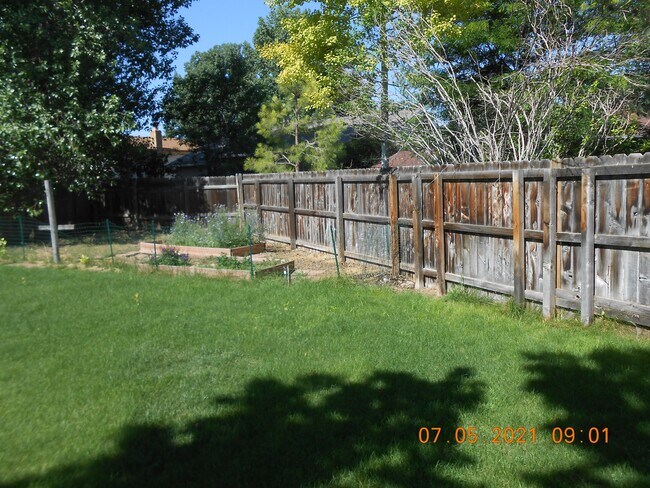 Building Photo - 418 Chukar Ct