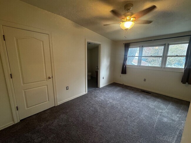 Building Photo - Curtis Park Craftsman Home