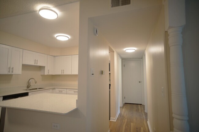 Building Photo - 1205 Pleasant Run Dr