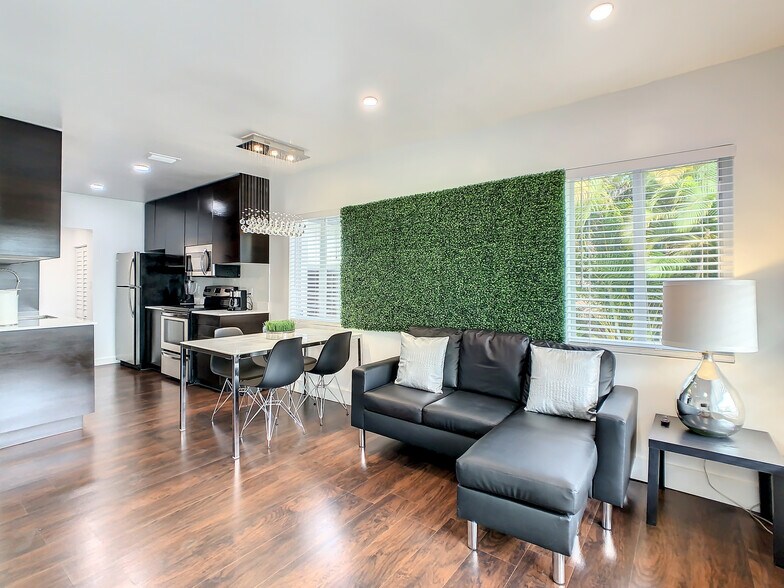 Building Photo - 2714 SW 36th Ave