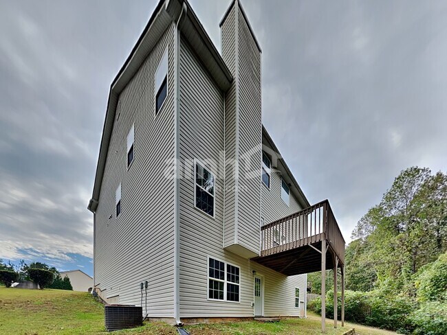 Building Photo - 303 Millpond Pkwy