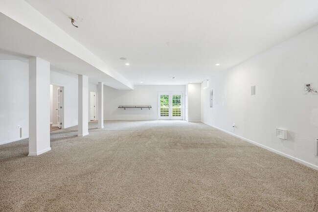 Building Photo - 24267 Purple Finch Dr