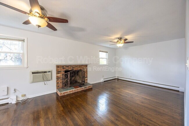 Building Photo - 32 Marshall St