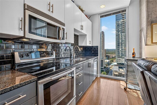 Building Photo - 360 Nueces St