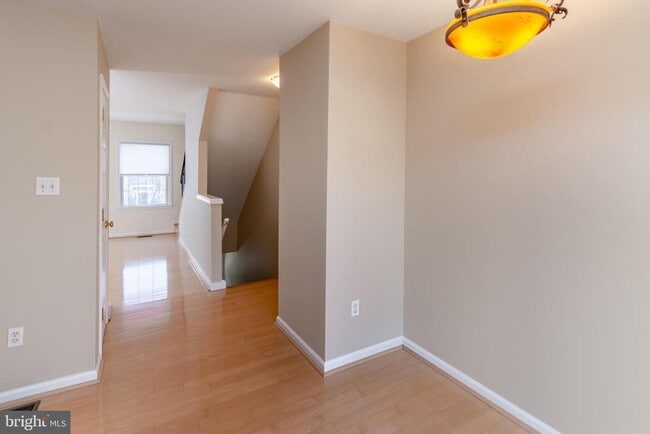 Building Photo - 62 Church St