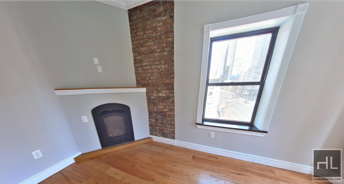 Building Photo - Second Avenue