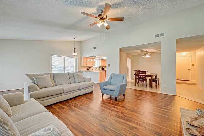 Building Photo - 16355 Sierra Grande Dr