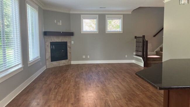 Building Photo - 3 bedroom 2 1/2 bath house for rent