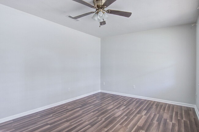 Building Photo - 1908 Swift Ave