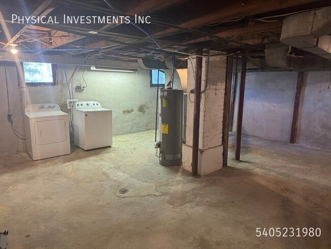 Building Photo - 1729 Moorman Ave NW
