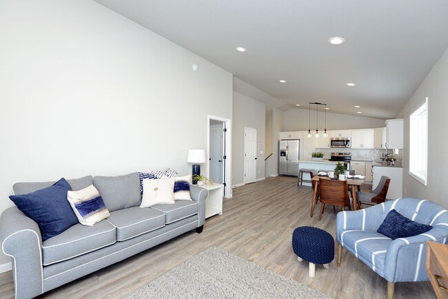 Building Photo - 813 United Dr