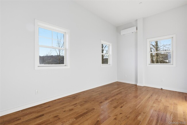 Building Photo - 99 Main St