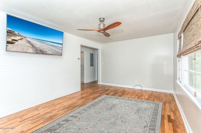 Building Photo - Students Welcome great 4 Bedroom House