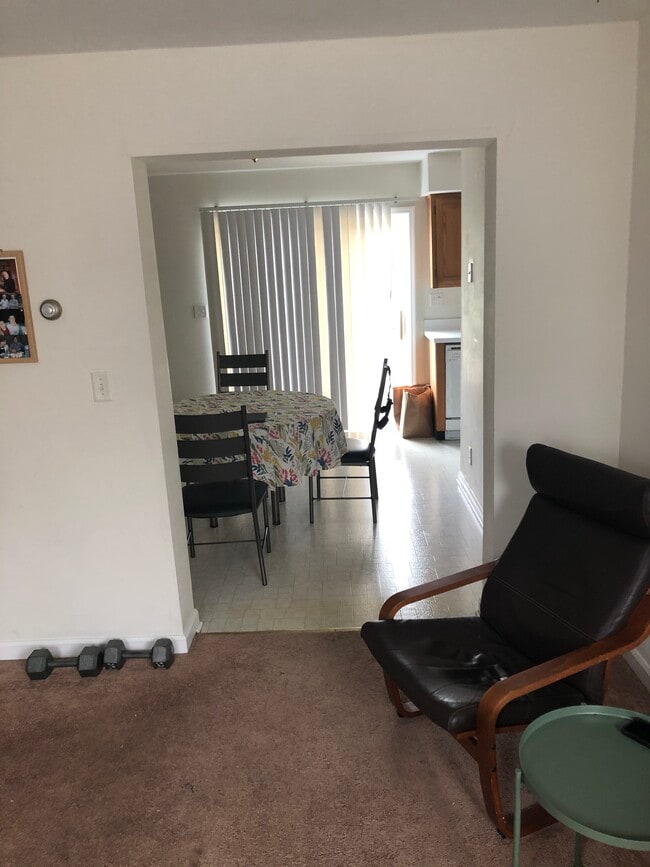 Living room/ dining room - 703 Ridge Rd