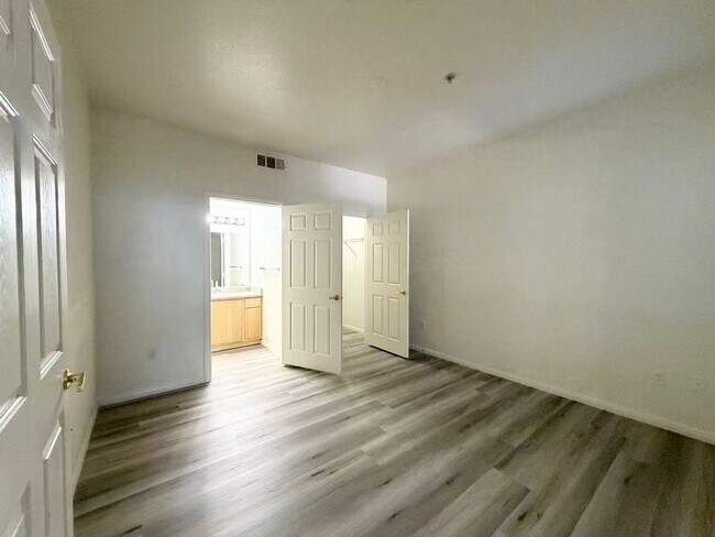 Building Photo - 6955 N Durango Dr