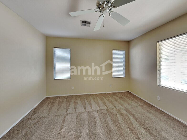 Building Photo - 3862 S Stallion Dr