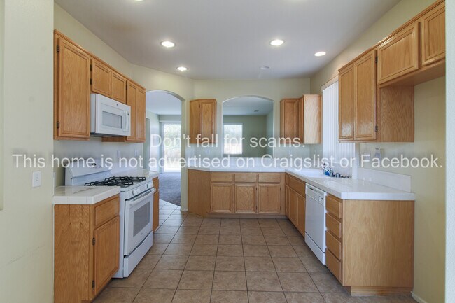 Building Photo - 11654 Maywood St