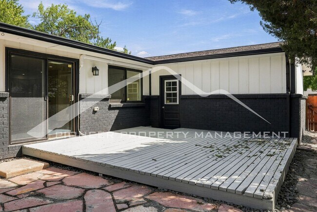 Building Photo - 648 Buchanan Ln