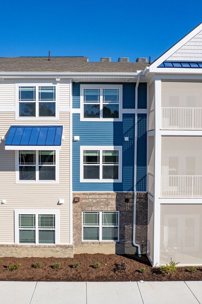 Building Photo - Beacon Landing - Brand New! 2bd, 2ba, private extra large screened porch and elevator!