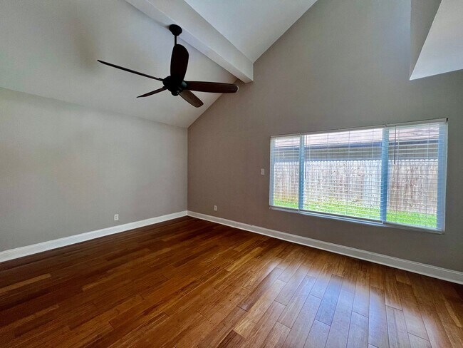 Building Photo - 684 Orangewood Dr