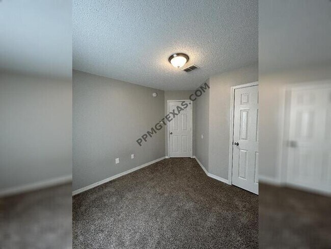 Building Photo - 16 War Eagle Dr