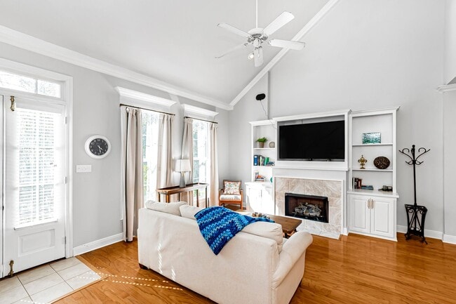 Building Photo - Fully Furnished 2 Bed / 2 Bath with Garage & Courtyard in Village St. George