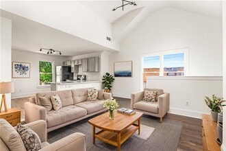 Building Photo - 94 Lucy St SE