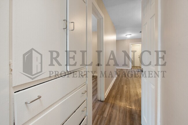 Building Photo - 1303 W 33rd St S