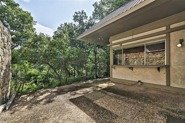 Building Photo - 6305 Shadow Valley Dr