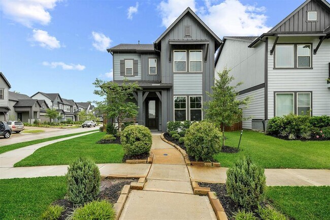 Primary Photo - 1550 Park Path Dr