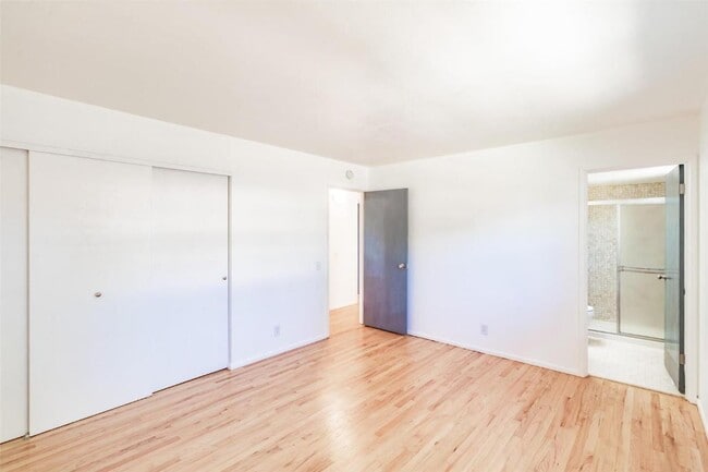 Building Photo - 9724 Brookmere Dr
