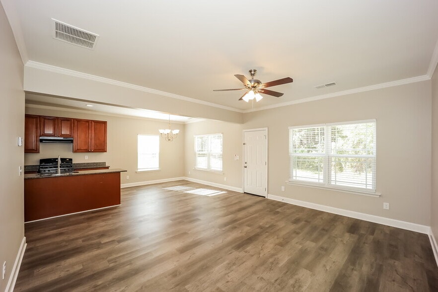 Building Photo - 5179 Howell Ct