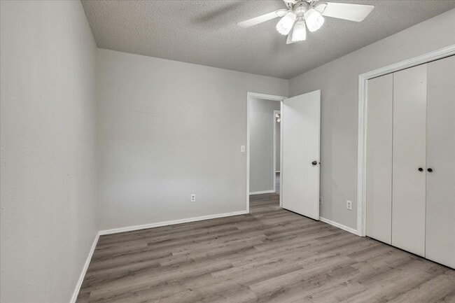 Building Photo - 3600 Sunvalley Dr