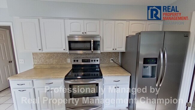 Building Photo - Charming Home Backing up to Arrowhead Park...