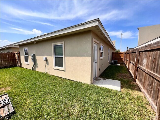 Building Photo - 2206 Taxco Ct